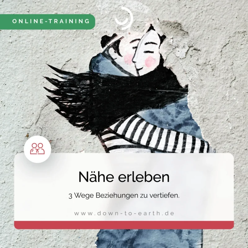 produktbild-naehe-erleben Umarmendes Paar-Graffiti auf Betonwand.
