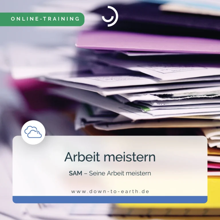 Stapel Papiere, Online-Training Arbeit meistern